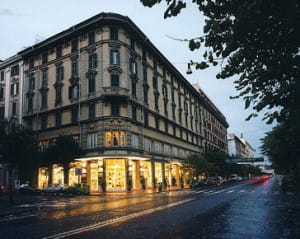 coin excelsior roma cola esterno