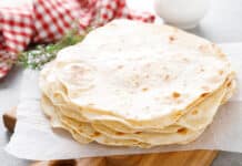 I discount e grandi supermercati lanciano verso l’alto piadine e taralli: record di vendite