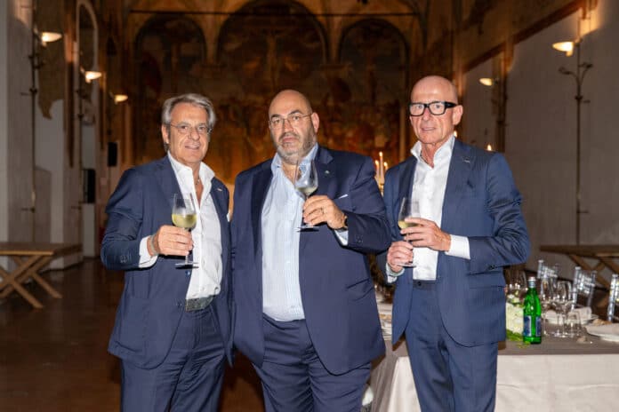 A-sinistra-Giorgio-Santambrogio,-AD-Gruppo-VéGé,-al-centro-Giovanni-Arena,-Presidente-Gruppo-VéGé,-a-destra-Edoardo-Gamboni,-Direttore-Commerciale-Gruppo-VéGé