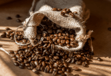 Prezzi del caffè alle stelle: tra volatilità e sfide globali, l’Arabica e il Robusta sotto i riflettori