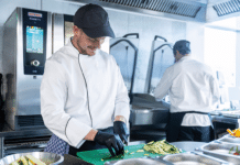 La gestione digitale della cucina di Rational: 100.000 sistemi di cottura connessi