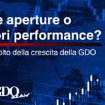 Nuove aperture o migliori performance? Il doppio volto della crescita della GDO Copertina di articolo: confronto tra nuove aperture e migliori performance della GDO, con grafici di mercato su sfondo blu e logo NIQ GDO News.