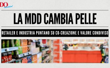 La MDD cambia pelle: retailer e industria puntano su co-creazione e valore condiviso GDO News banner with bold headline 'LA MDD CAMBIA PELLE', subtitle bar, and a blurred supermarket aisle photo