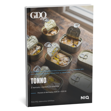 Magazine cover showing opened tuna cans on a wooden surface, with 'TONNO' prominent and 'GDo data' branding at the top left