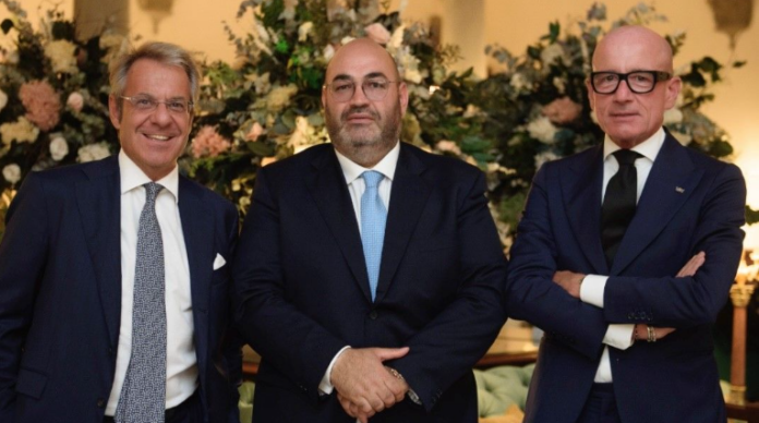 Da sinistra Giorgio Santambrogio, AD Gruppo VéGé, Cav. Lav. Giovanni Arena, Presidente di Gruppo VéGé, Edoardo Gamboni, Direttore Commerciale di Gruppo VéGé