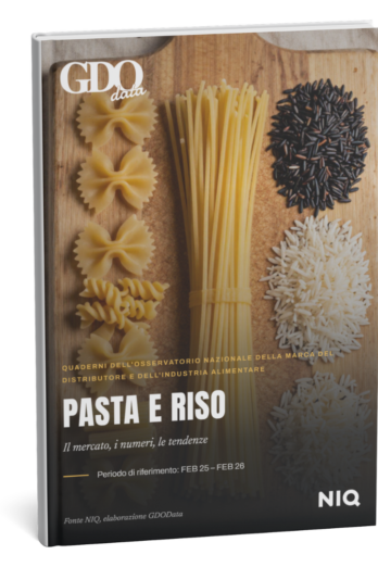 Cover of a pasta and rice market report titled 'PASTA E RISO' with various pasta shapes on a wooden board and the NIQ logo in the corner