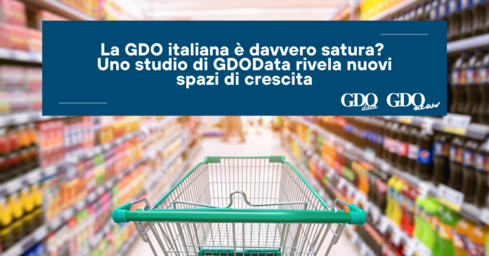 1200x628_La GDO italiana è davvero satura Uno studio di GDOData rivela nuovi spazi di crescita (1) Banner text: Italian grocery distribution studied for growth; reads 'La GDO italiana è davvero sat…' over a blurred supermarket with a green shopping cart in the foreground