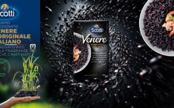 Da un unico riso a 25 referenze: Riso Scotti porta a Risò il modello Venere Central Scotti Venere rice box with black rice grains splashing around; left shows a hand holding a seedling, right shows a bowl of black rice.