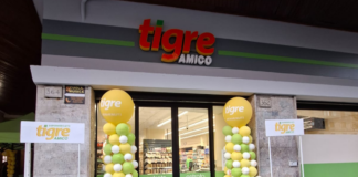 Gruppo Gabrielli rafforza la presenza a Roma con il format Tigre Amico Storefront of Tigre Amico supermarket with yellow/green balloon columns framing the entrance.