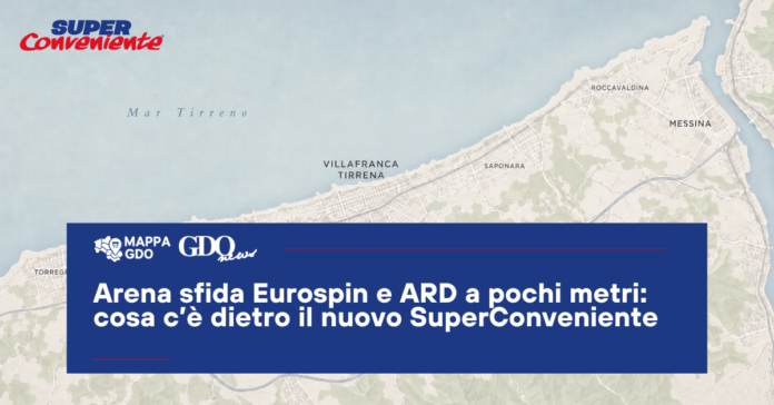 Map background with coastline and a blue news banner reading: 'Arena sfida Eurospin e ARD a pochi metri: cosa c’è dietro il nuovo SuperConveniente' and logos in the corner.