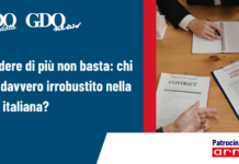 Vendere di più non basta: chi si è davvero irrobustito nella GDO italiana? Banner image for an article: Italian GDO growth discussion, with hands signing contracts on a table and sponsor Arneg.